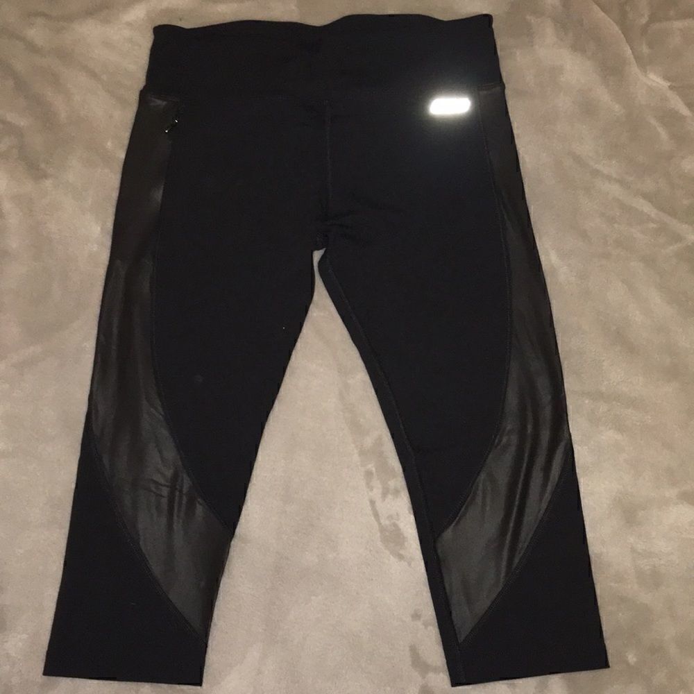 Lorna Jane cropped leggings w/ faux leather panels